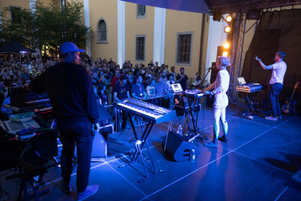 Na Letní filmové škola v Uherském Hradišti 31.července vystoupila kapela Midi Lidi.