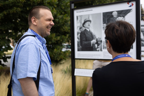 Na Letní filmovou školu do Uherského Hradiště přijel 31.srpna ministr kultury Martin Baxa. Navštívil také fotografickou výstavu ČTK s názvem České/slovenské okamžiky.